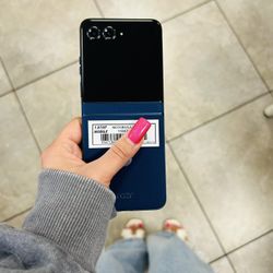 RAZOR 2025 VERIZON 256GB