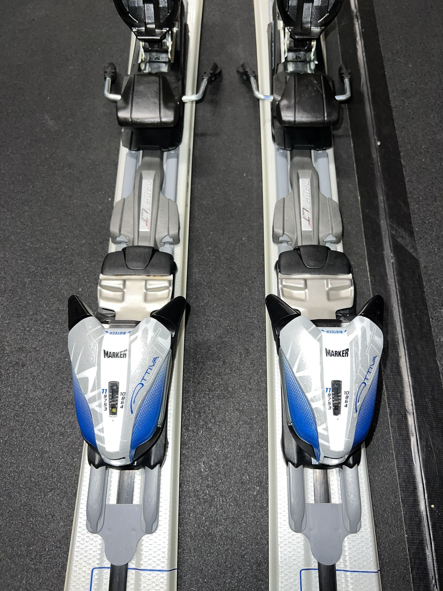 WOMENS VOLKL ATTIVA UNLIMITED AC2 1490mm/149cm SKIS WITH MARKER