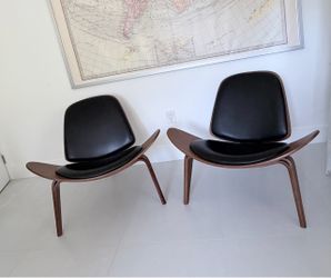 Pair of Shell Lounge Chairs Walnut and Black
