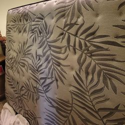 Queen Mattress, Sealy Posturpedic Plus