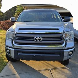 2014 Toyota Tundra Pickup Truck 