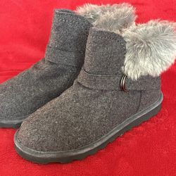BEARPAW KOKO BOOTS WOMENS SHOES Size 11 GRAY Sheepskin Footbed WOOL BLEND ‼️ STORE CLOSING ‼️