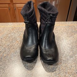 Snow Boots - ladies Size 9 Outstanding condition Rohan brand