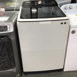 New Scratch And Dent Samsung Washer. 1 Year Warranty