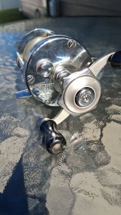 Vintage Baitcaster 1960's PFLUEGER AKRON No.1895