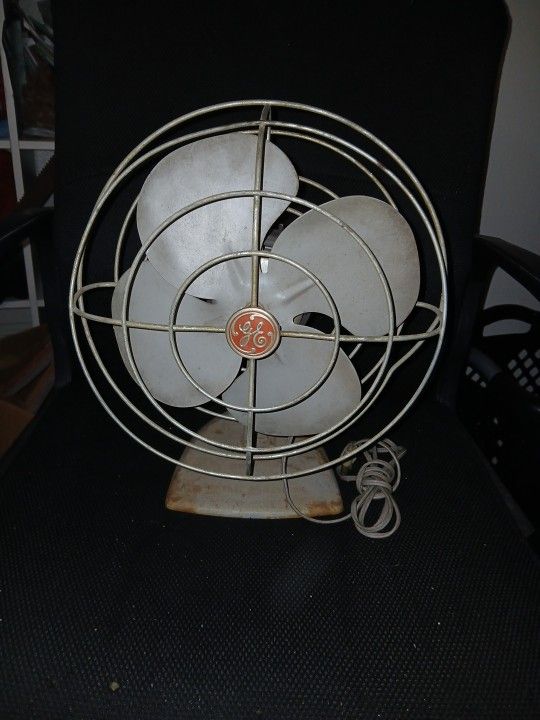 Make Offer! Vintage GE-General Electric Oscilanting Metal Desk Fan
