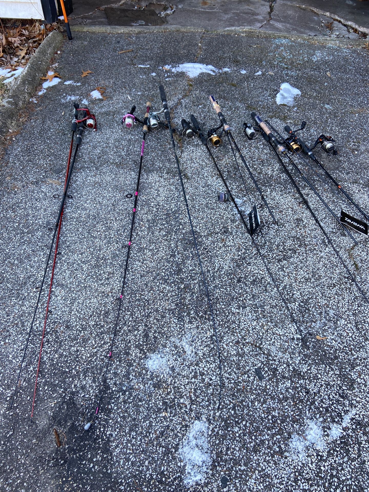 13 fishing rods are in good condition