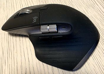 Logitech mx master 3s (like new)