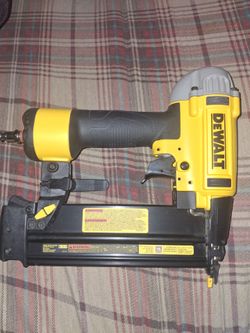 Dealt 18 ga Brad nailer
