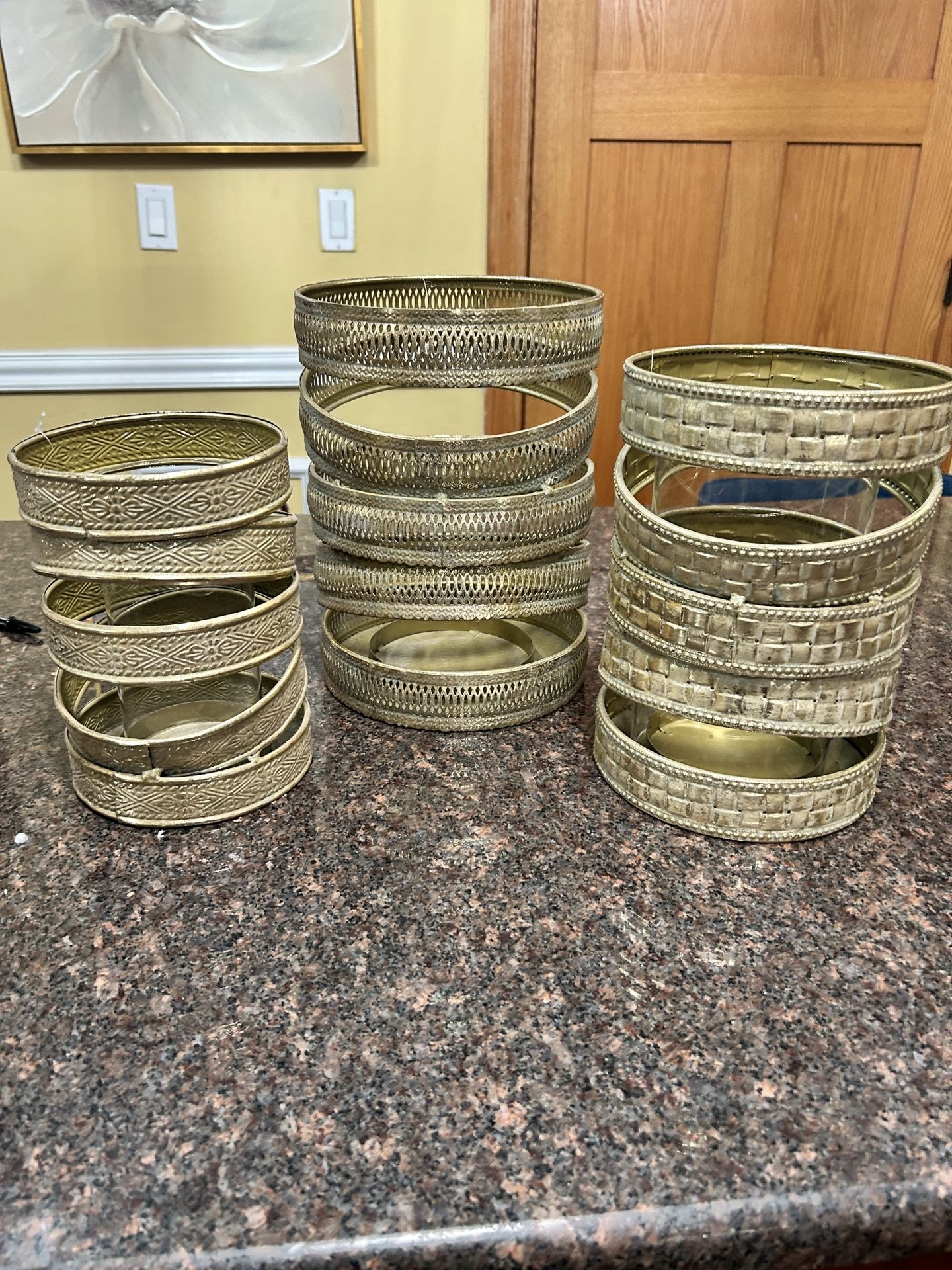 BRASS DECORATIVE CONTEMPORARY HOME DECORE THAT HIDES THE CANDLE HOLDERS STYLISHLY!