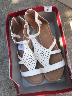 New sandals fit in women 6 size