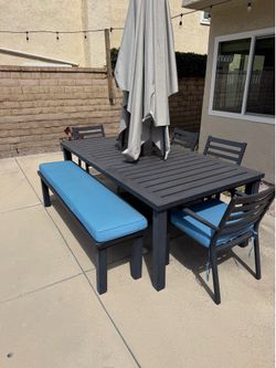 Good condition outdoor dining set