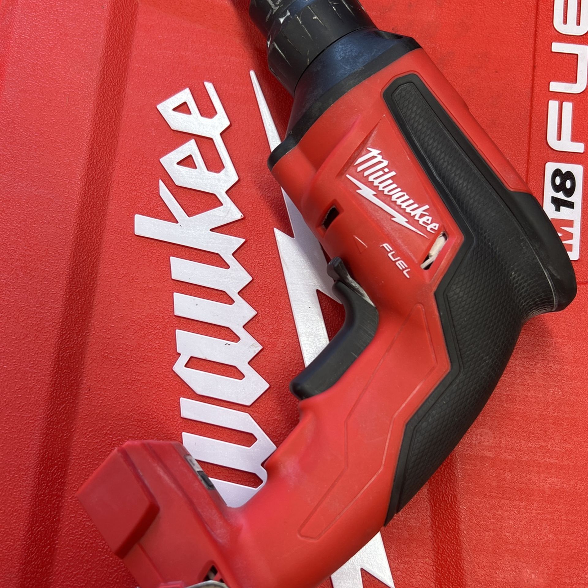 Milwaukee M18 Fuel Drywall Gun