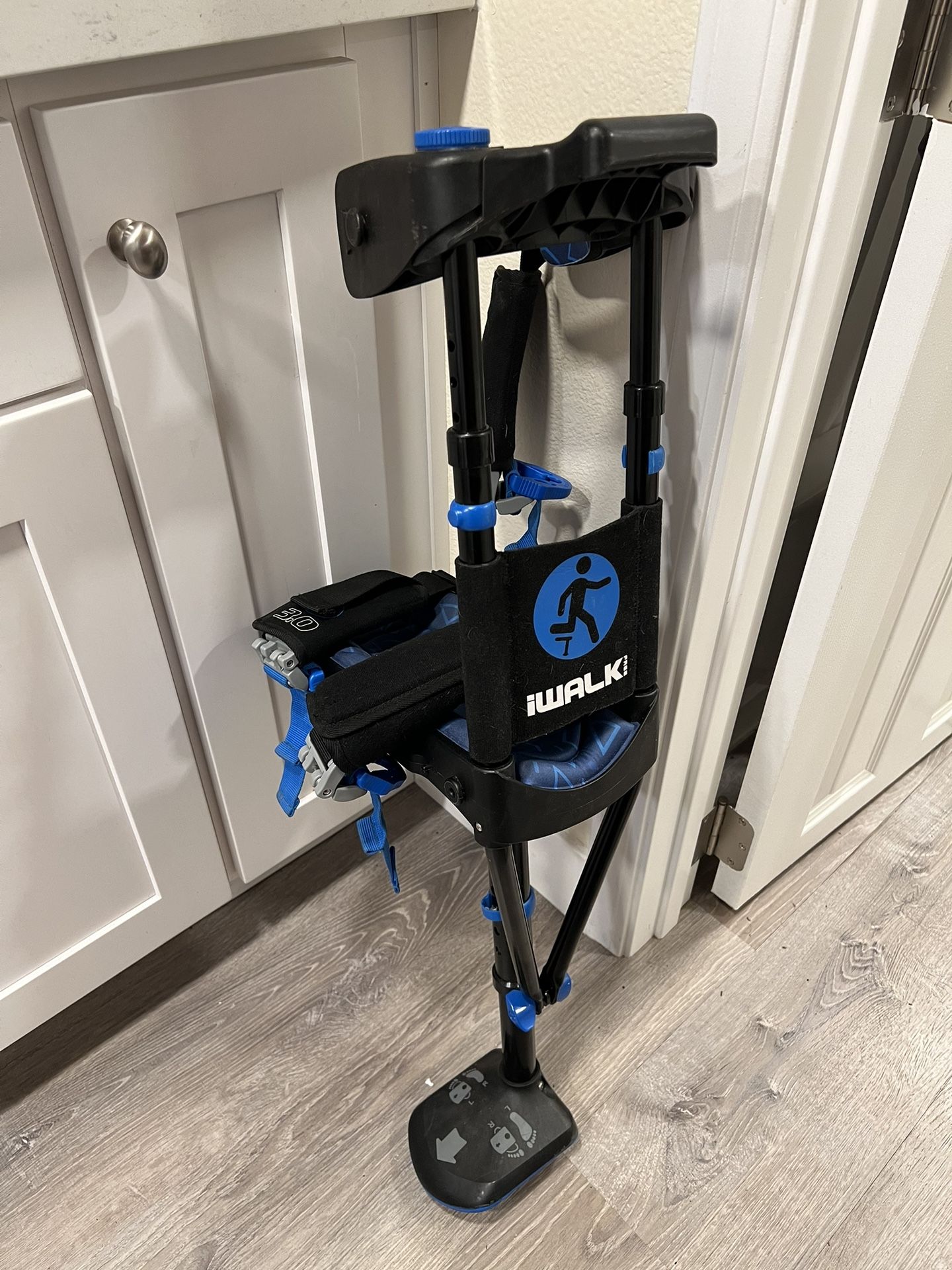 iWALK 3.0 Hands Free Knee Crutch - Alternative to Crutches and Knee Scooters $70 OBO