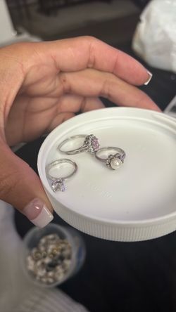 Random rings and sizes