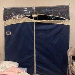 Rubbermaid Foldable Clothe Hanger