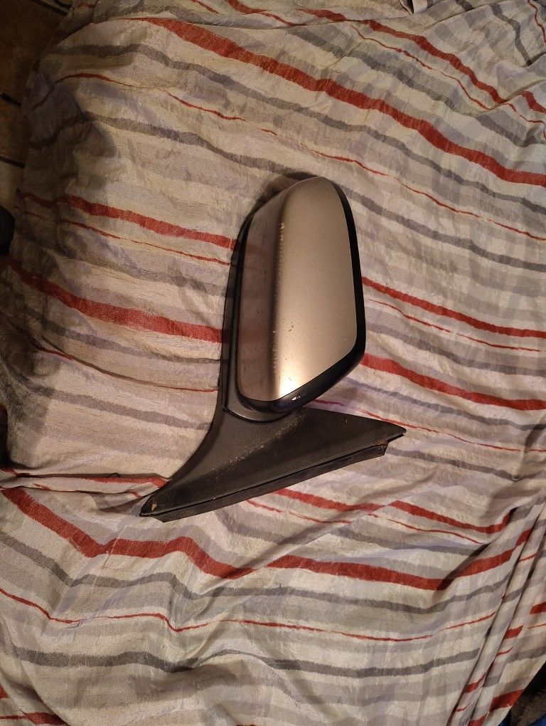 Right Side Mirror For A Honda Accord 2004