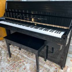 BLACK KAWAI CE-7N UPRIGHT PIANO! FREE DELIVERY & TUNING! + WARRANTY!