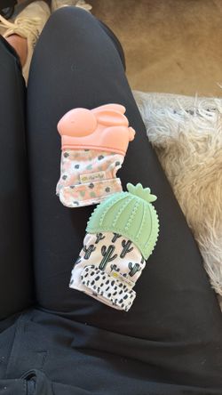 Italy ritzy teething mits