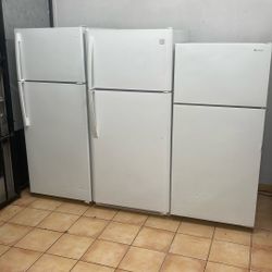 REFRIGERATOR 28” W