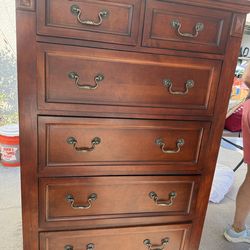 Wooden chest of drawers