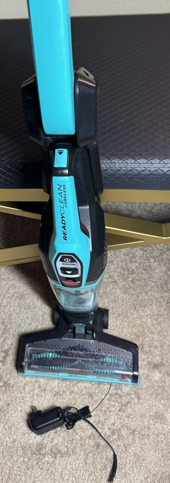 Bissel Ready Clean Cordless Stick Vacuum- Great Condition !