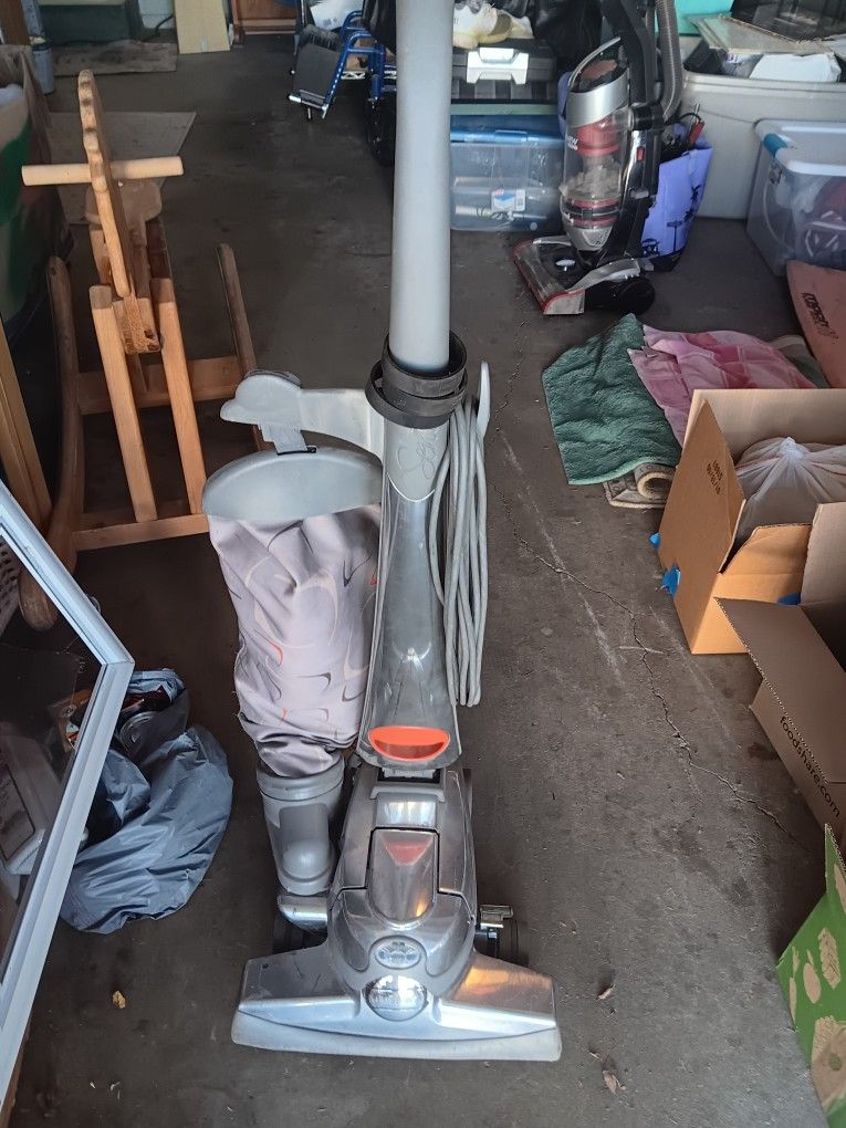 Kirby  Vacuum Cleaner,  Excellent  Condition.