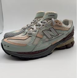New Balance 1906 – Size 6 – Brand New