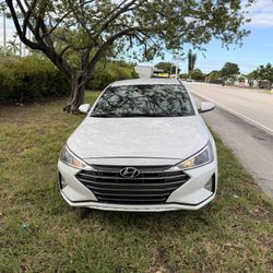 2019 Hyundai Elantra SE Excellent Condition 