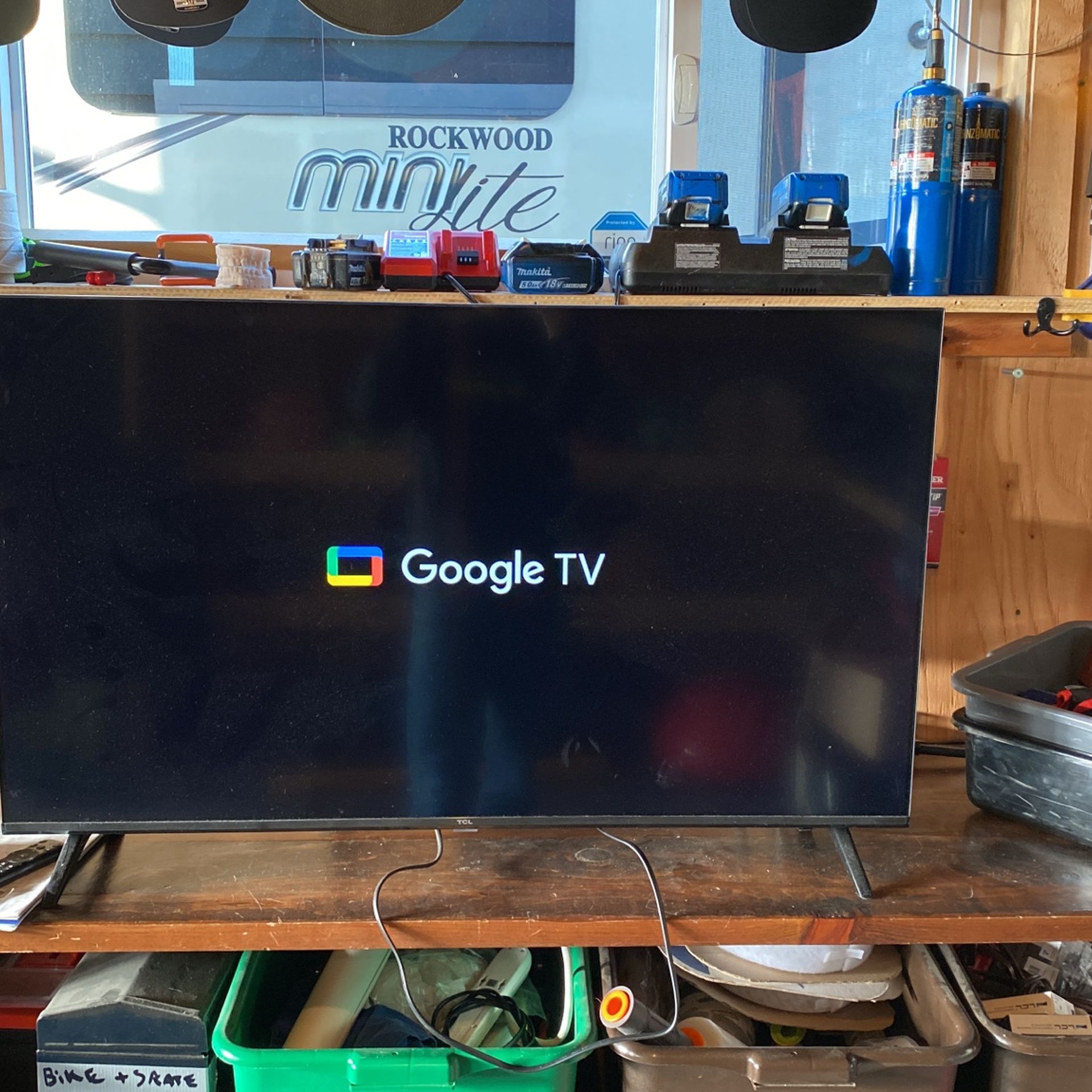TCL 43” Tv