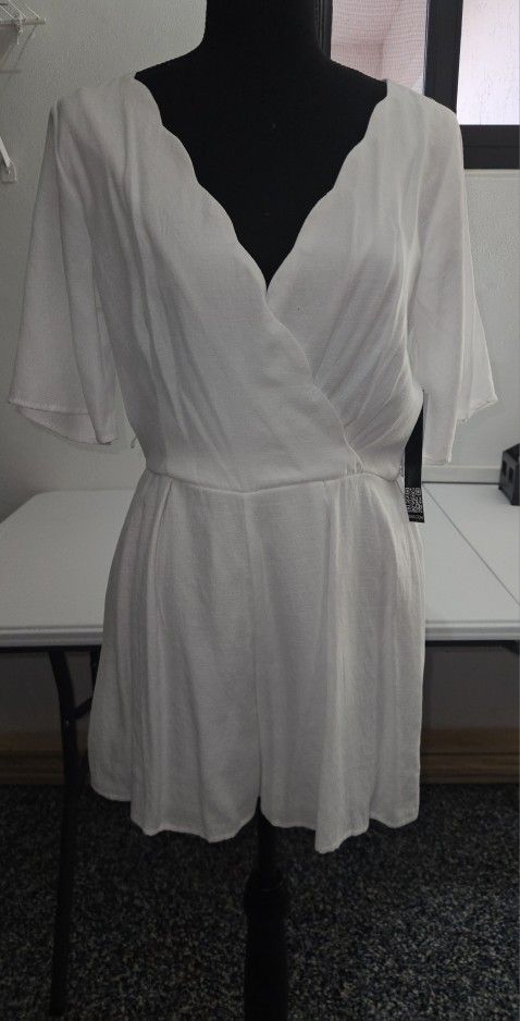 New white jumper size M
