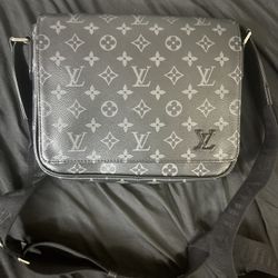 Louis Vuitton District Messenger Bag