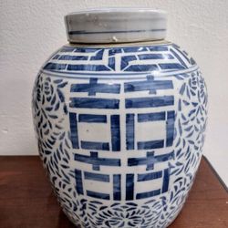 10" Vintage Ceramic Double Happiness Jar  with Lid Large Blu Urn Or Ginger Jar Blue White Chinoiserie Style Temple Jar.