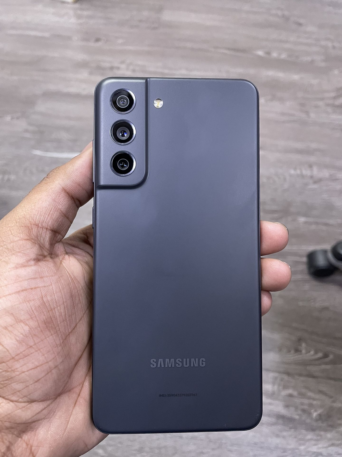 Samsung Galaxy S21FE 128GB Desbloqueado de fábrica, en oferta de Año Nuevo por $199.🥳😱