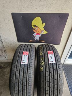 265/60/18 Michelin Tires (2)