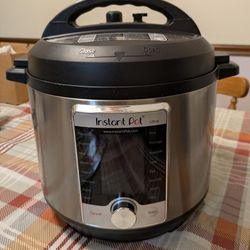 6 Quart Instapot With Instructions And Attachments And Cord See Photos