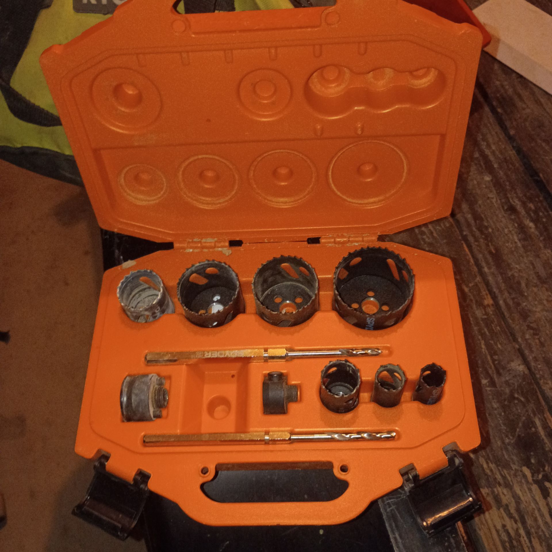 Spyder hole saw drill set