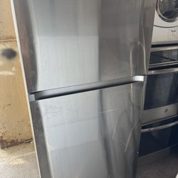 Samsung Stainless Steel Standard Refrigerator With 90 Day Warranty
