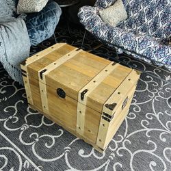 SOLID WOOD STORAGE/COFFEE TABLE