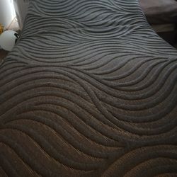 Sealy Hybrid TwinX Bed With Zero Gravity Adjustable Frame