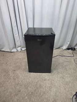 Midea mini fridge