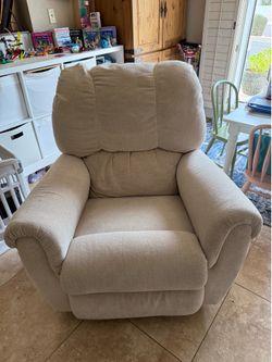 La-Z-Boy Recliner / nursing chair / Rocking Chair – Excellent Condition