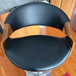 Bar stool