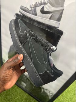 Travis Scott phantom 1s