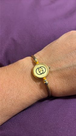 Gucci gold and black Swiss made women’s watch - Nee Battery Installed Works great