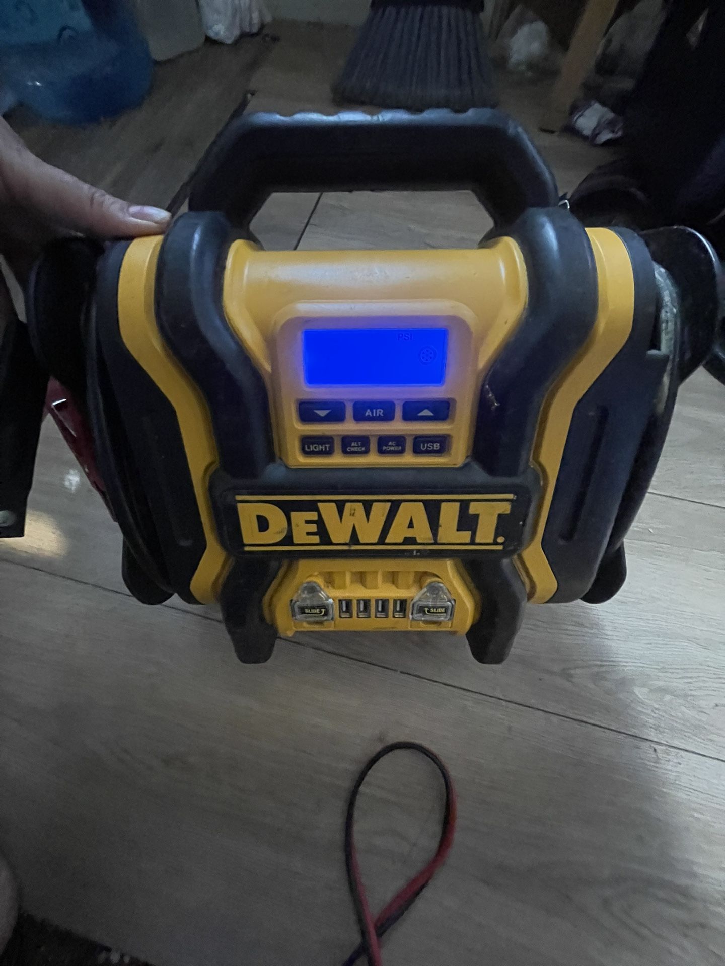 DEWALT DXAEPS14 2000 Peak Amp Jump Starter and Professional Power Station