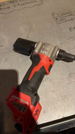 Rivet gun