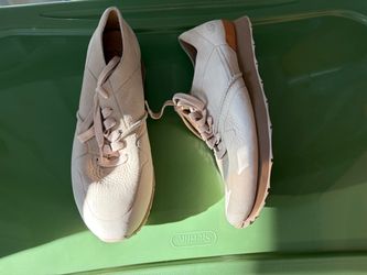 Shoes unisex size 10