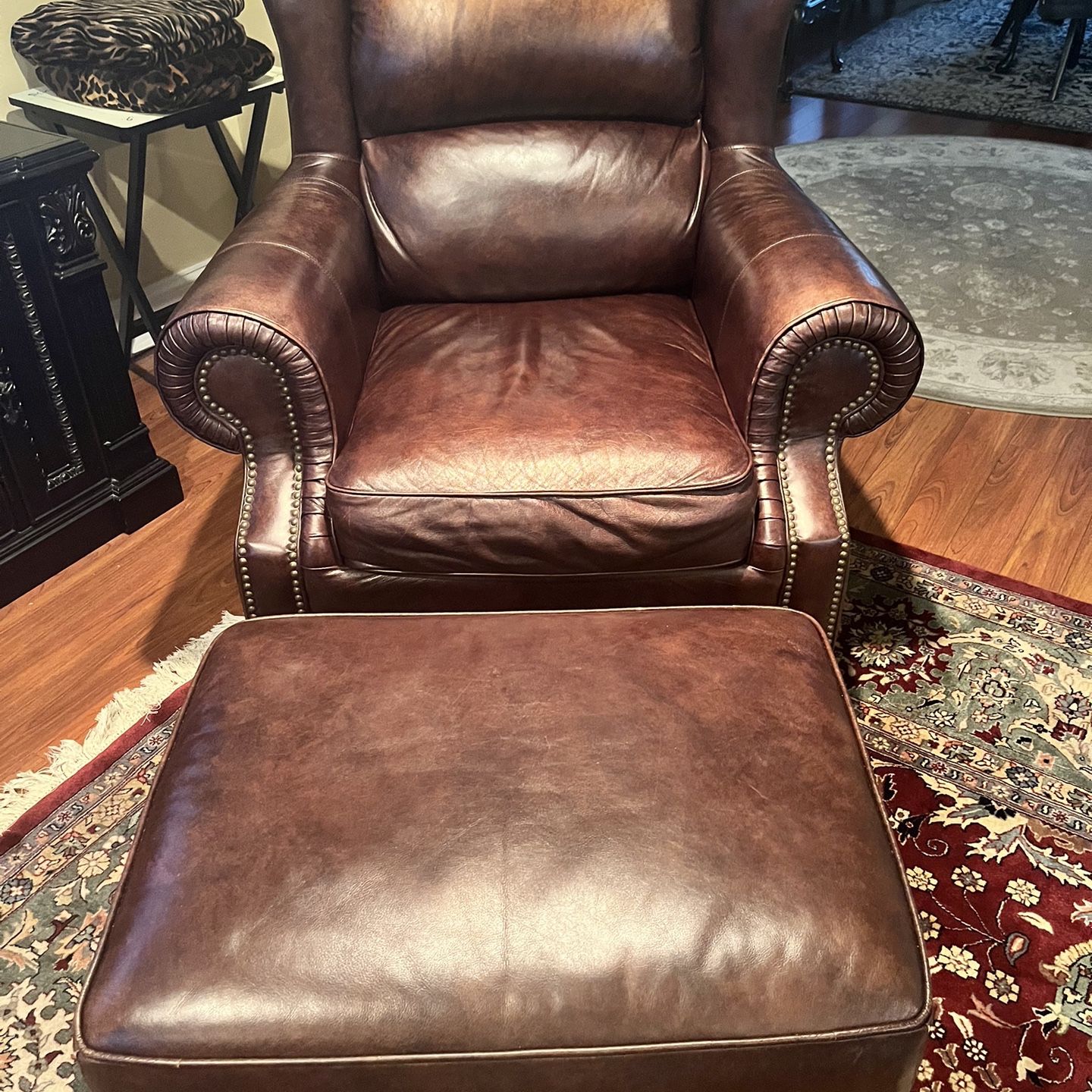 Thomasville leather 2024 chair and ottoman