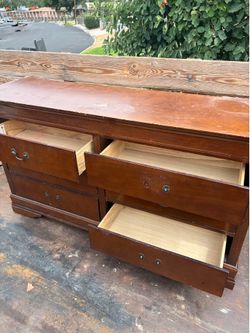 Dresser